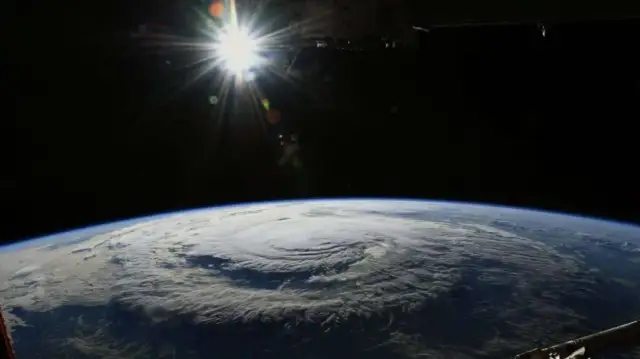 Dlaczego w kosmosie jest zimno? Fascynujące fakty o temperaturze w próżni