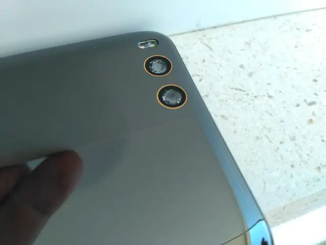 Jak wyczyścić zaparowany aparat w telefonie i uniknąć uszkodzeń