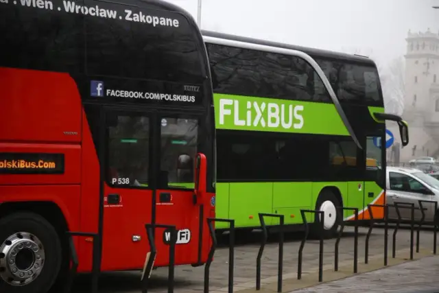 FlixBus Warszawa: Gdzie odjeżdża Twój autobus? Pożegnaj PolskiBus!