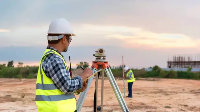 Ile kosztuje podział domu przez geodetę? Sprawdź ukryte koszty!
