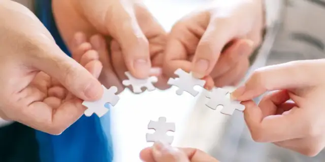 Kto reguluje spółdzielnie mieszkaniowe i jakie prawo je dotyczy?