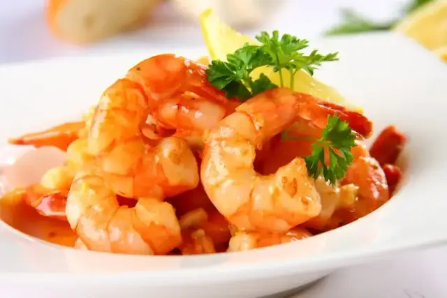 Krewetki na diecie: 3 przepisy i triki na soczyste, niskokaloryczne dania
