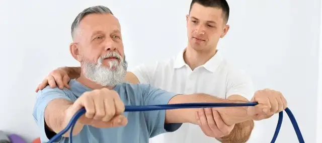 Rehabilitacja barku: ile trwa i jak przyspieszyć powrót do formy?