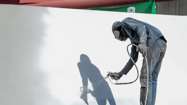 Pistolet do malowania dachu – wybierz najlepsze narzędzie i uniknij błędów