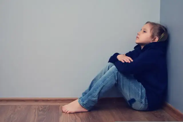 Czy można wyrzucić dziecko ze żłobka? Poznaj ważne przepisy i powody