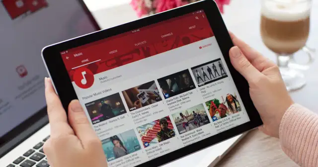 Aktualizacja YouTube: Szybki poradnik na telefon, TV i komputer!