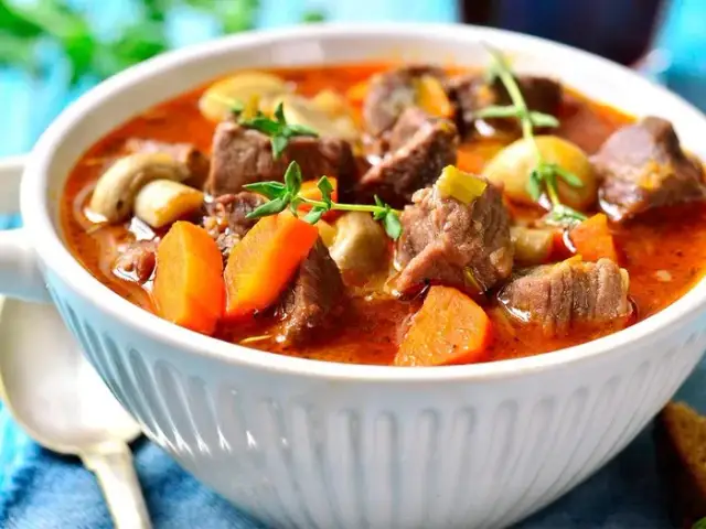 Najlepsza cielęcina na gulasz: wybierz idealne kawałki mięsa