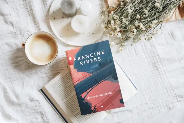 Literatura kobieca: Odkryj emocje i siłę w powieściach dla kobiet