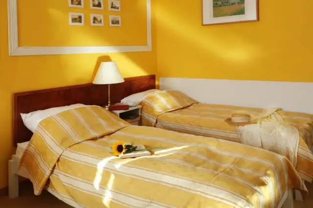 Jak poinformować gości weselnych o noclegu, aby uniknąć chaosu?