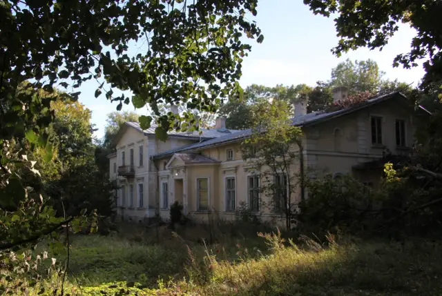 Dwory w Seroczynie i Zakliczynie: architektoniczne skarby