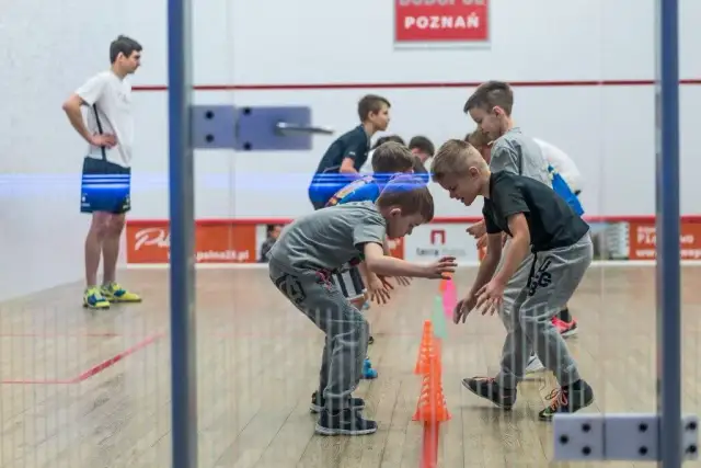 Squash dla dzieci - jak rozwijać umiejętności i pewność siebie