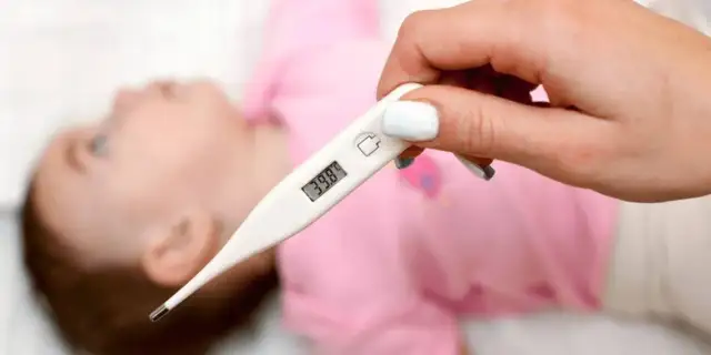 Od jakiej temperatury zbijać gorączkę u niemowlaka? Sprawdź, kiedy działać