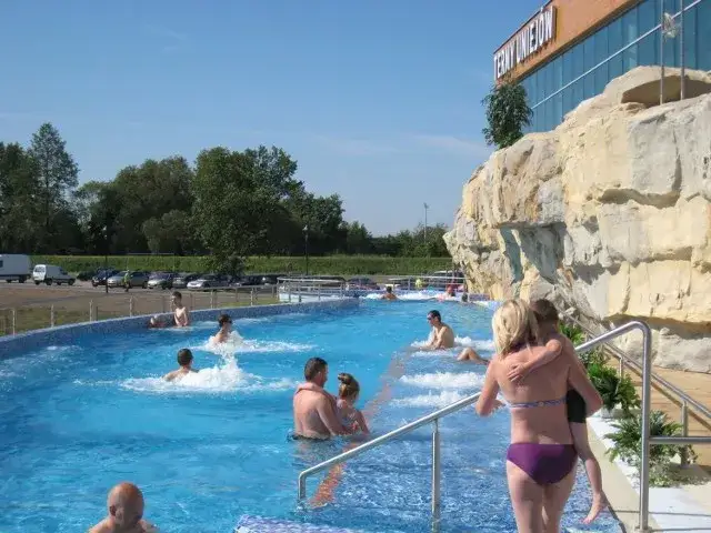 Najlepsze atrakcje w Jeziorsku dla rodzin i miłośników przygód