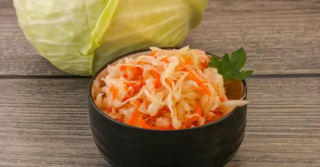 Jaki olej do surówki z kiszonej kapusty? Smak i zdrowie na talerzu!