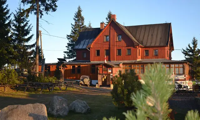 Czy schronisko może odmówić noclegu? Poznaj ważne zasady i wyjątki