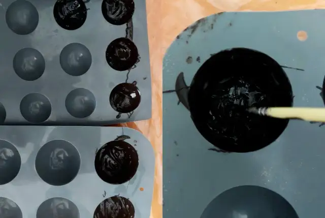 Jak zrobić czekoladowe kule na tort - proste przepisy i wskazówki