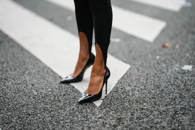 Jak usunąć rysy z lakierowanych szpilek i przywrócić ich blask