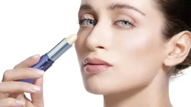 Najpierw korektor czy podkład? Odkryj, jak uniknąć błędów w makijażu