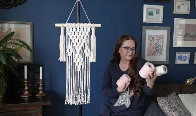 Jak zrobić poduszkę z makramy – proste kroki dla każdego początkującego