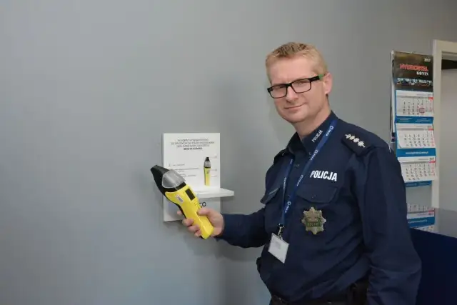Gdzie zbadać się alkomatem? Policja, apteka, praca pełny poradnik