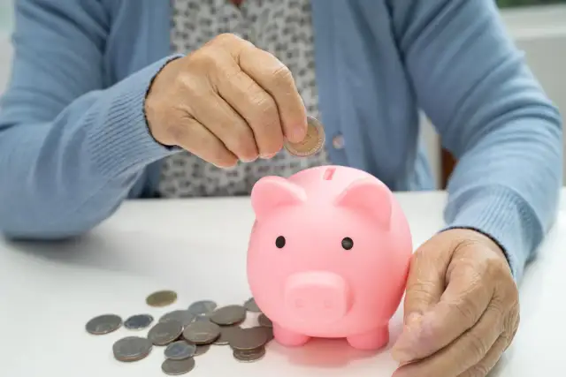 Jak wyrobić kartę seniora i uniknąć zbędnych kosztów?