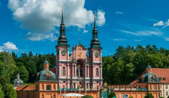 Sanktuarium w Świętej Lipce: historia i tajemnice barokowej perły Mazur