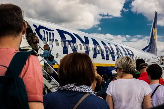 Jak dodzwonić się do Ryanair? Sprawdź skuteczne metody kontaktu
