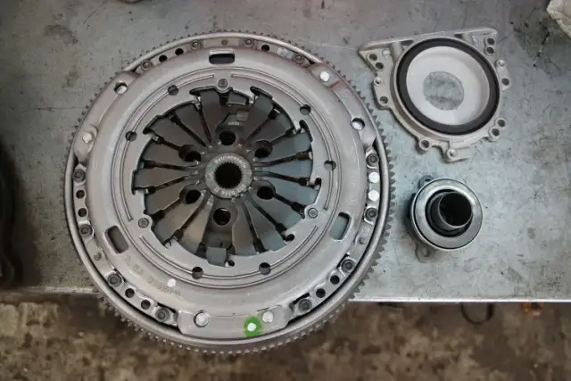 Co zrobić gdy sprzęgło nie odbija: Szybka pomoc w nagłej awarii