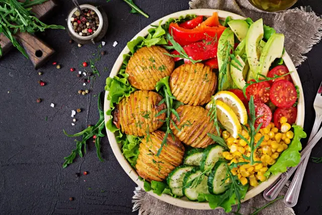 Dieta wegańska dla kogo? Odkryj, kto może zyskać najwięcej