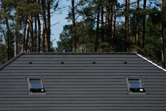 Ile dachówek wentylacyjnych potrzebujesz? Kluczowe zasady i porady