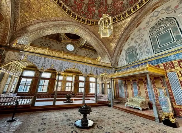 Wnętrza pałacu Topkapi: tajemnice architektury i haremów