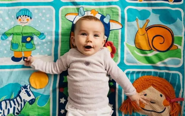 Magiczne sposoby na wspieranie rozwoju 5-miesięcznego niemowlaka w domu