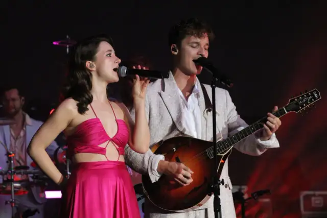 Ile trwa koncert Kwiat Jabłoni? Czas, repertuar i emocje na żywo