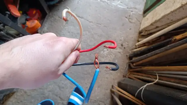 Jak podłączyć kabel siłowy 4 żyłowy i jakie są jego zastosowania oraz wskazówki