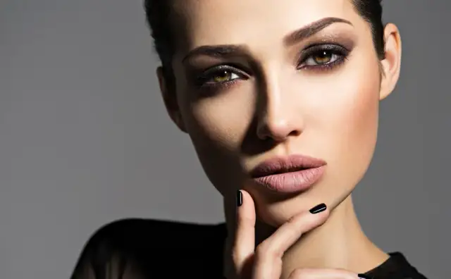 Profesjonalny makijaż w domu: Sekrety wizażystów krok po kroku