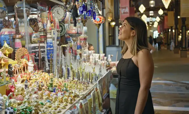 Co kupić na lotnisku w Dubaju? Odkryj sekrety oszczędności!