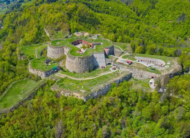 Łukta atrakcje: Odkryj ukryte skarby i piękne miejsca do zwiedzania