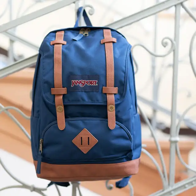 Jak nosić plecak vintage, aby wyglądać modnie i stylowo?