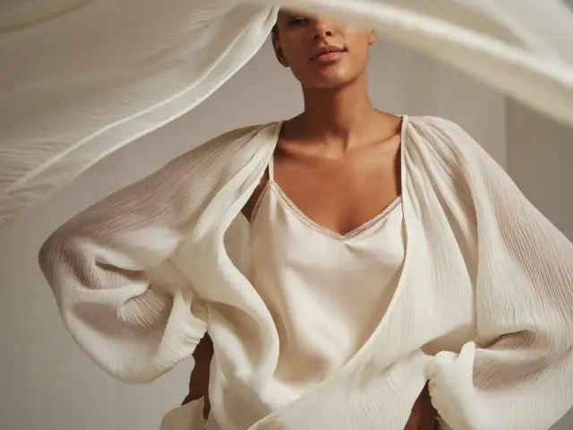 Jak nosić bluzki bez stanika? Komfort i styl bez biustonosza