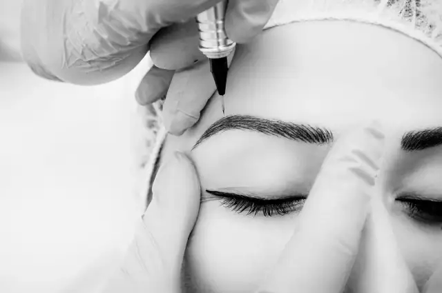 Najlepsze miejsca na makijaż permanentny brwi w Szczecinie – opinie klientów