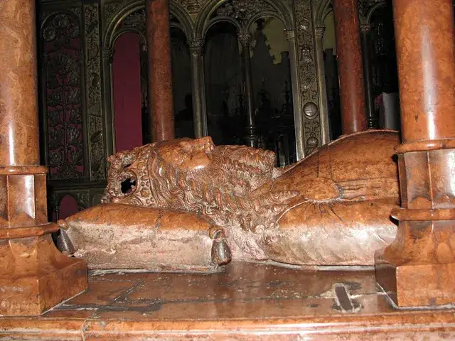 Grób Kazimierza Wielkiego: Co kryje królewska mogiła? Tajemnice