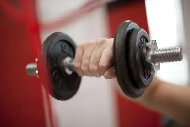 Jak uśmierzyć ból nadgarstka – skuteczne metody i ćwiczenia