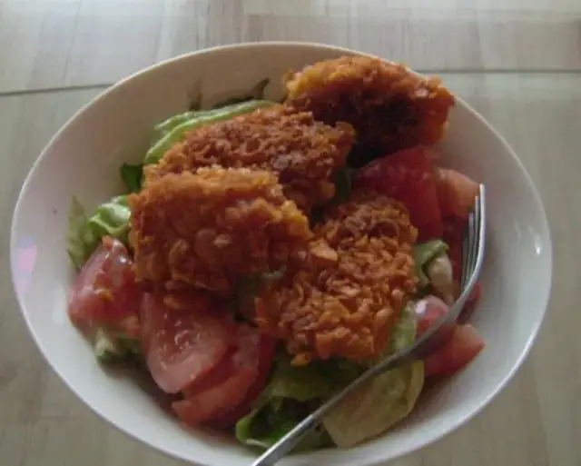 Sałatka jak z McDonald's - prosty przepis na smakowitą wersję w domu