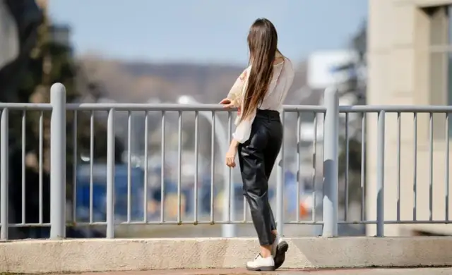 Jakie buty do czarnych skórzanych spodni - stylowe opcje na każdą okazję