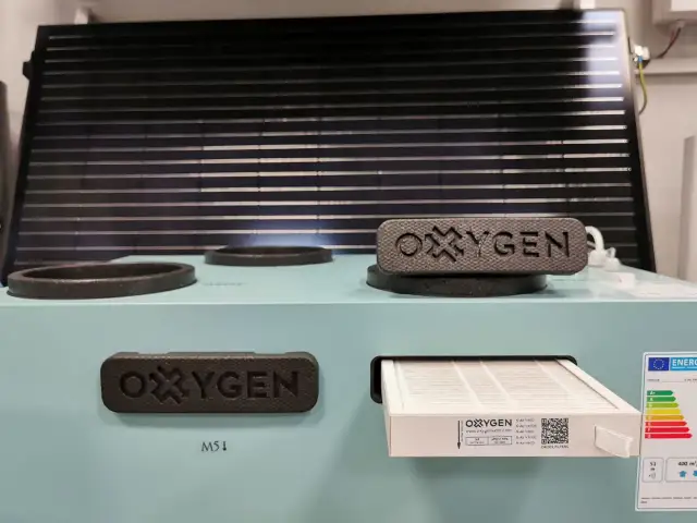 Urządzenie z filtrem powietrza OXYGEN. Widoczne są różne klasy filtrów powietrza, w tym filtr M5.