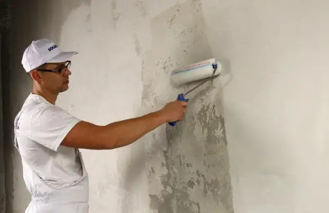 Czym gruntować gładź, aby uniknąć pęknięć i osłabienia?