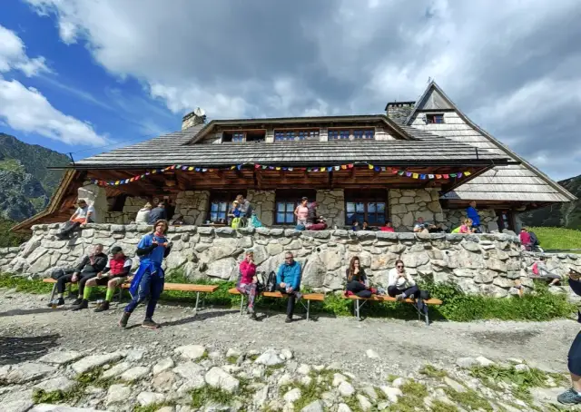 Aktualne ceny w schronisku Dolina Chochołowska: noclegi i wyżywienie