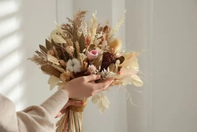 Jak suszyć kwiaty w domu? Kompletny przewodnik i inspiracje