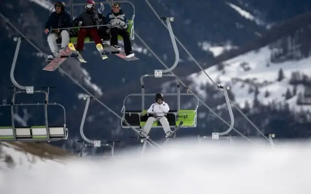 Ile kosztuje wyciąg narciarski? Poznaj ceny i czynniki wpływające na koszt