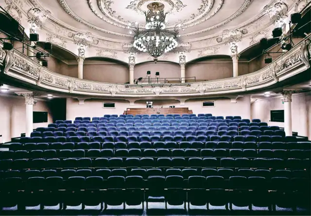 Teatr Nowy w Zabrzu - historia, wydarzenia i edukacja teatralna